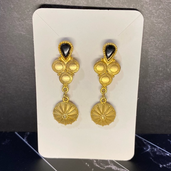 Vintage 80s Etruscan Revival Gold-tone Earrings by Jonette Jewelry - Picture 4 of 6